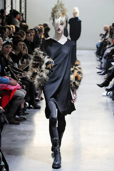 Look 28